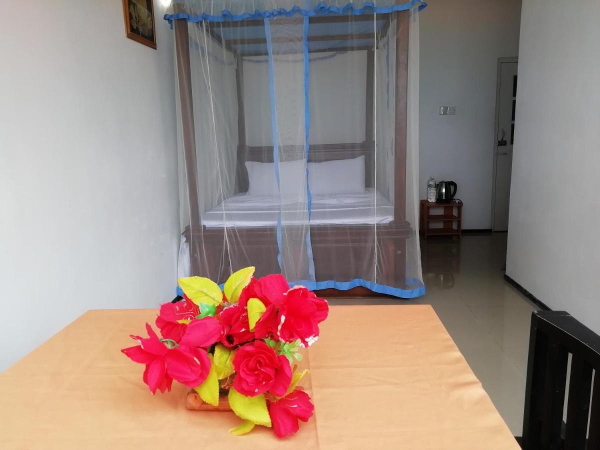 Rainbow Beach Hotel Hikkaduwa Exterior foto