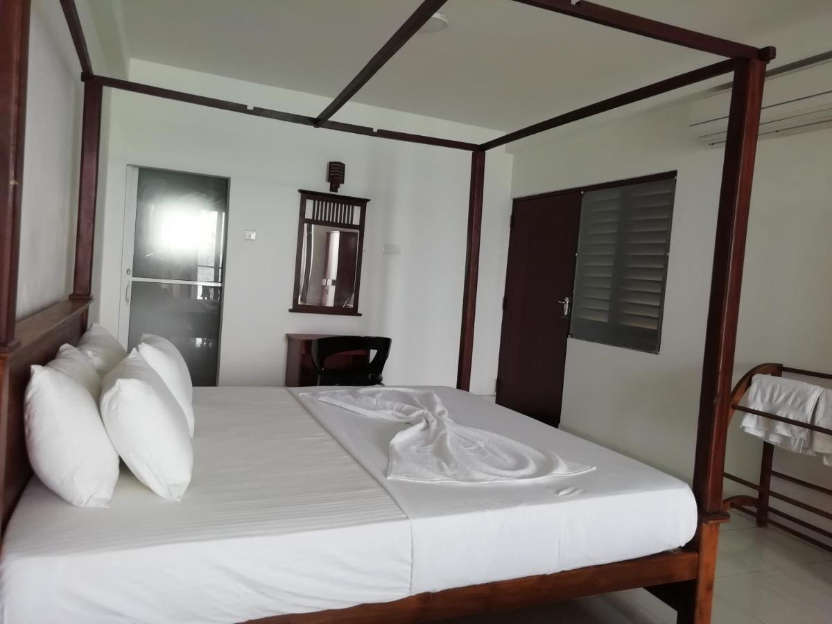 Rainbow Beach Hotel Hikkaduwa Exterior foto